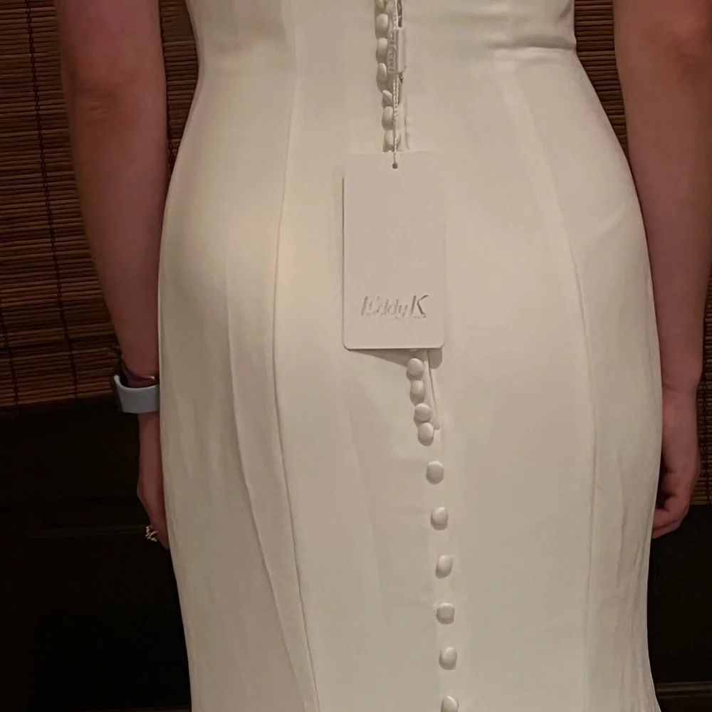 Ivory Wedding dress never worn or altered - Picture 1 of 5
